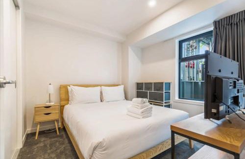 Mount Eden Apartment | Relaxing Apt Steps from Eden Park Zodiak Stays