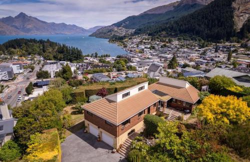 Queenstown City Centre House | Remarkable View in Central Queenstown