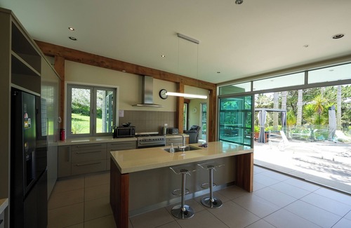 Lucas Heights House | Rest+Lush Bush+Pool+ Spa+BBQ+Private