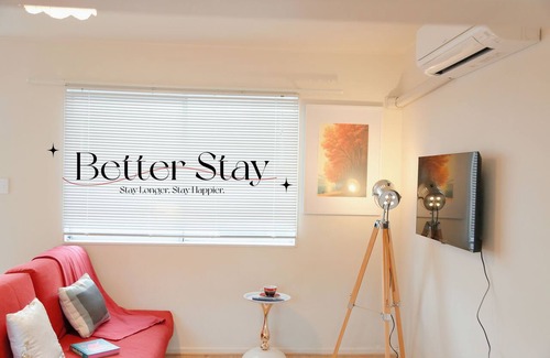 Lower Hutt Apartment | Retro Hideaway | Refreshed 1BR | Sleeps 4