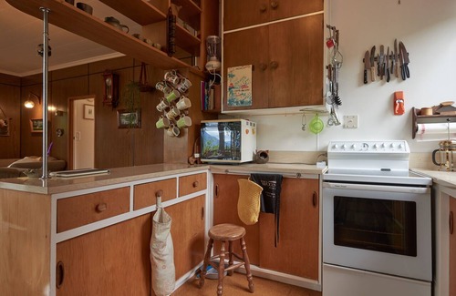 Queenstown City Centre Cottage | Retro Retreat - Queenstown Holiday Home