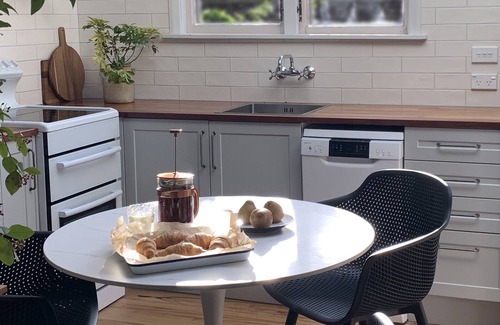 Nelson House | River Walk Cottage - Nelson's Charming Riverside Retreat