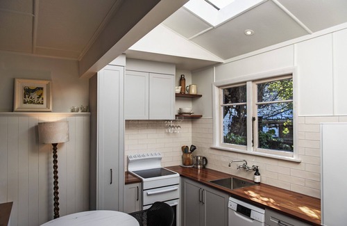 Nelson House | River Walk Cottage - Nelson's Charming Riverside Retreat