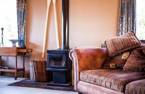 Te Rangiita House | Riverbed Lodge - Lake Taupo Home