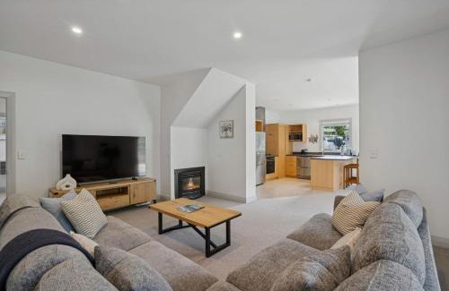 Arrowtown House | Riverbend Escape | Quiet Location & Family Friendly