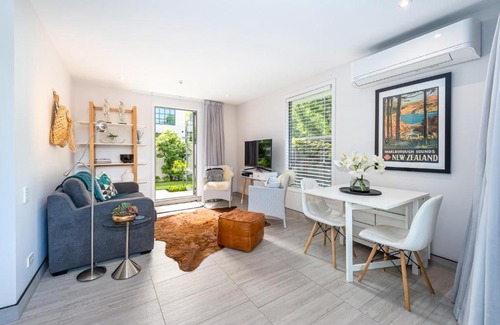Christchurch City Centre Apartment | Riverside 1-Bed Apt - in the heart of the city
