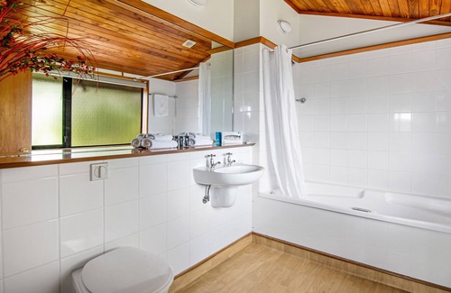 Blenheim Hotel | Riverside Hotel Marlborough