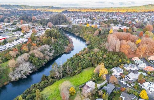 Leamington House | Riverside Retreat - By Superior Stays