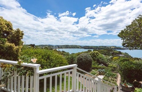 Waiheke Island Cottage | Romantic cottage with amazing seaviews - recommended by NZ HERALD