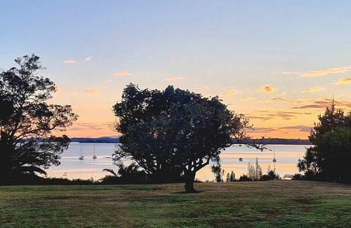 Whitford Cottage | ​Romantic Seaside Cottage: Country Calm, City Close, Retreat