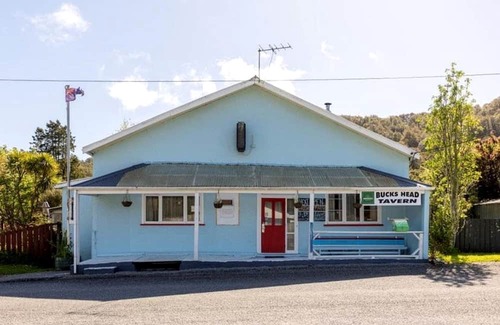 Taylorville Cabin | Room for Three in a Holiday Lodge near Greymouth, New Zealand