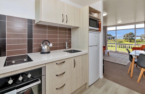 Ruakaka Hotel | Ruakaka Beach Front Motel