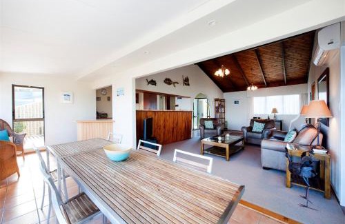 Russell House | Russell Accommodation - Views Over Russell - 3 Bedroom