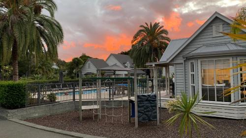 Russell House | Russell Cottages - Butterfly Cottage 3 Bedroom - POOL-SPA-BBQ