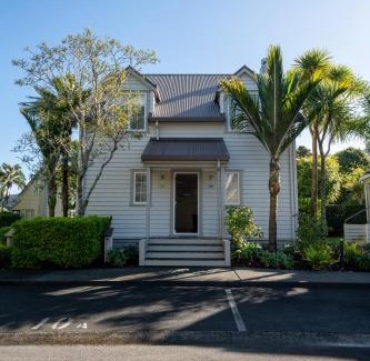 Russell House | Russell Cottages - Freddy's Cottage 3 Bed - POOL-SPA-BBQ
