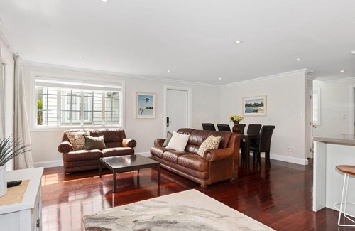 Russell House | Russell Cottages - Sandy Jandal - 5 Bedroom - POOL-SPA-BBQ