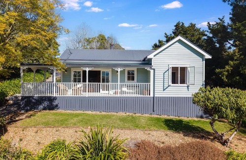 Bombay Villa | Saddlers Cottage by Homello