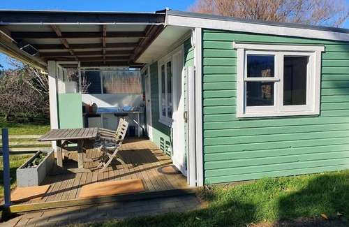 Bay of Plenty Region House | Sadhu's Tea House - Country Cabin