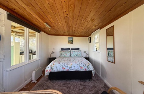 Bay of Plenty Region House | Sadhu's Tea House - Country Cabin