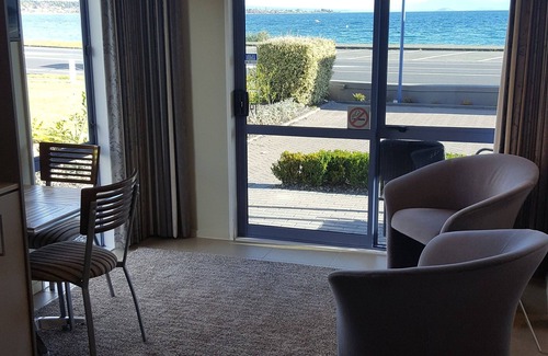 Taupo Hotel | Sails On The Lake