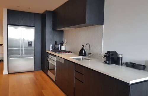 Auckland Central Business District Apartment | Sale St Apartment with Harbour Bridge Views
