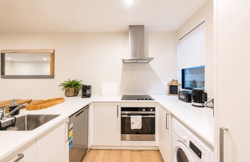 Christchurch City Centre Apartment | Salisbury Garden | 2BR with Parking | CBD