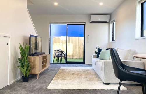 Christchurch City Centre House | Salisbury Townhouse with Private Courtyard and Fibre WiFi