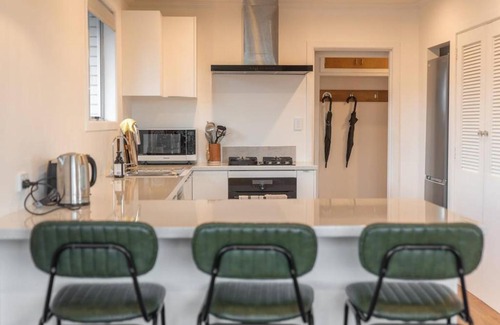 Oakura House | Salt House - Walk to Surf - Sleeps 8