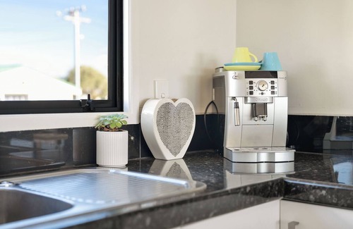 Papamoa Beach House | Sandbanks - Papamoa Holiday Home