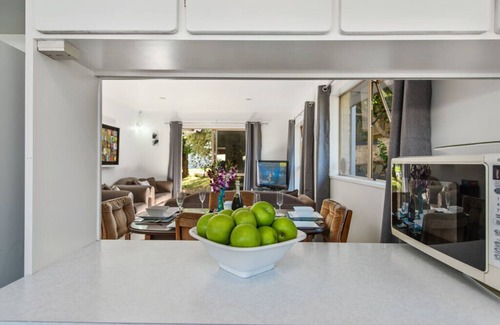 Mount Maunganui House | Sandcastles on Tay - Mt Maunganui Holiday Home