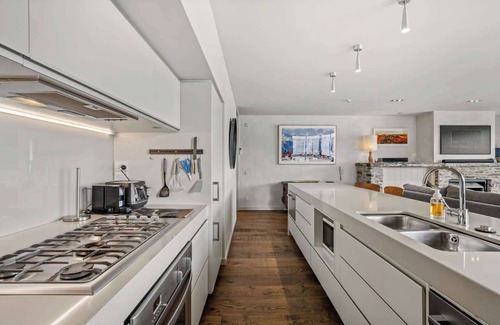 Wanaka Apartment | Sauna & Stunning Lakeview Apartment in Wanaka