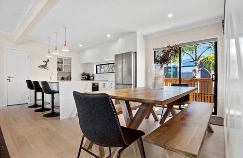 Waihi Beach Cottage | Savor Nature's Luxury at the Bay of Plenty: Glamping Beyond Your Imagination in New Zealand
