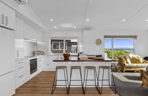 Taupo House | Scenic Lake Views - Taupo Holiday Home