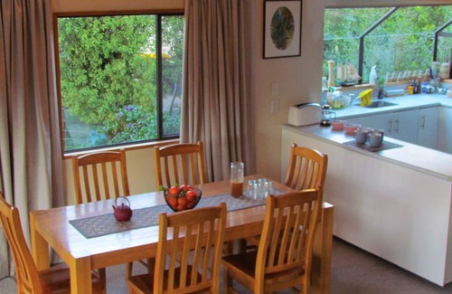 Christchurch District House | Schol hols avail . view from every window, sunny. Beach 15 sec stroll, stargaze