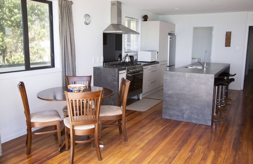Pukehina House | Sea Deck Escape - Pukehina Beach