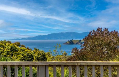 Onetangi House | Sea View Serenity