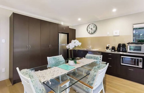Bucklands Beach Apartment | Seabatical Retreat minutes from the beach