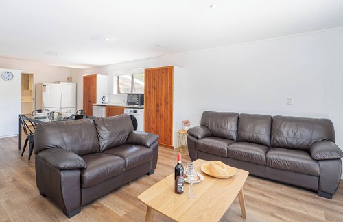Whangamata Cottage | Seascape Beachfront C - Whangamata Holiday Unit