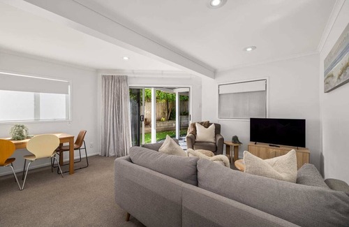 Mount Maunganui Apartment | Seaside Studio with Fully equipped kitchen