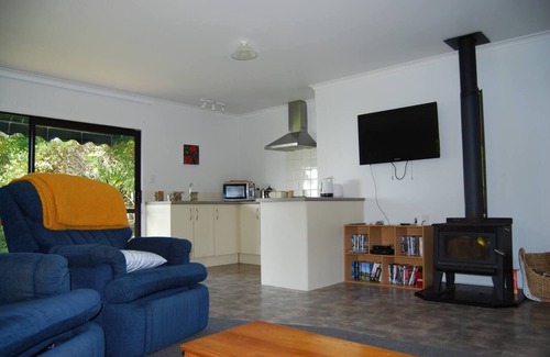 Parapara House | Seaview Cottage, Golden Bay Lodge