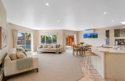 Rothesay Bay House | Seaviews, Pool and Beach Access - large family home