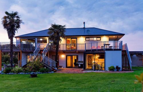 Hapuku House | Seaward Pottery