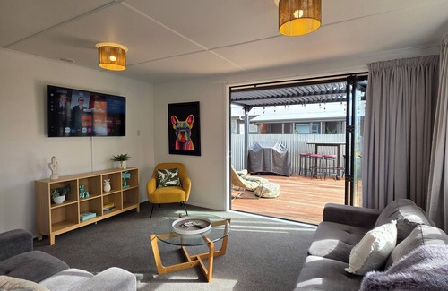 Twizel House | Sefton Cottage - Close to Bars and Restaurants