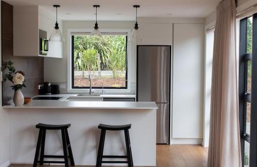 Cambridge House | Self-contained 2 bedroom private garden cottage