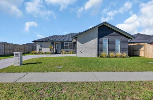 One Tree Point House | Serendipity - One Tree Point Holiday Home