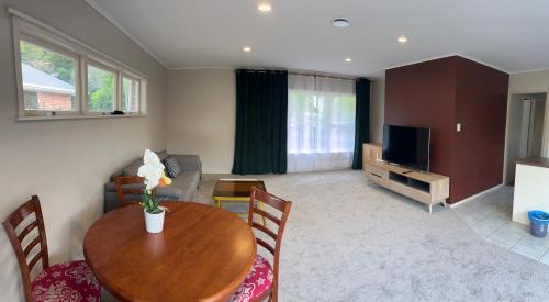 Manurewa House | Serene Home Close to Everything
