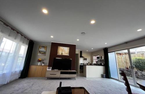 Manurewa House | Serene Home Close to Everything
