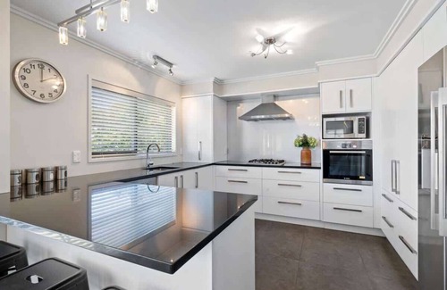 New Plymouth Apartment | Seven by the Sea in New Plymouth