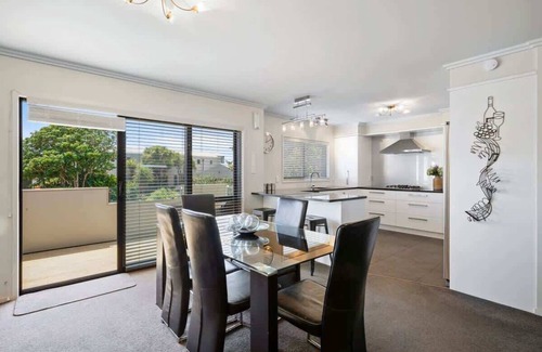 New Plymouth Apartment | Seven by the Sea in New Plymouth
