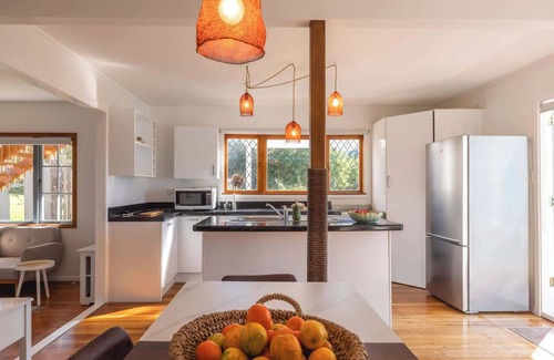 Surfdale House | Shelly Beach Cottage – Sunny Coastal Stay